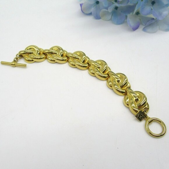 Anne Klein 1980s Golden Lovers Knot Link Bracelet 8" Long Toggle Closure - Picture 2 of 8